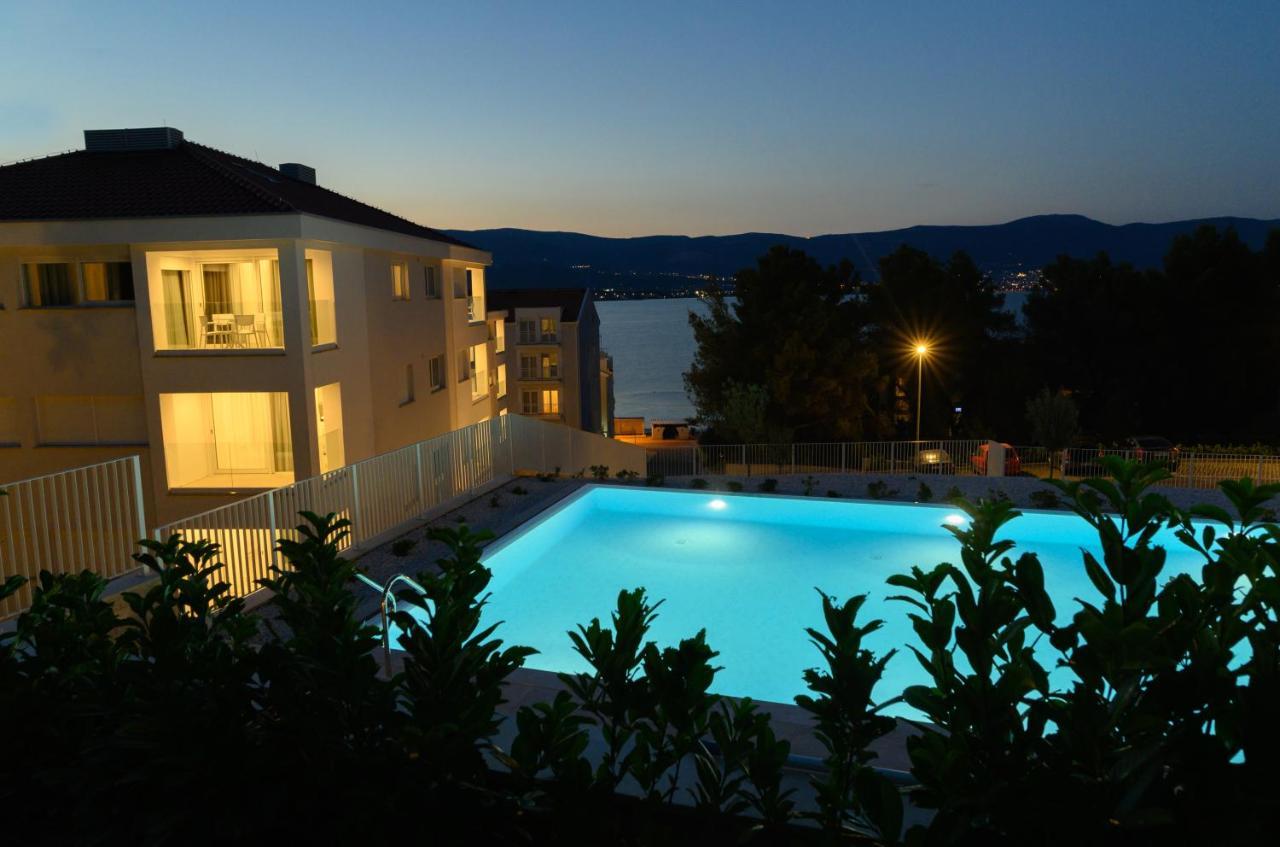Malo More Resort Arbanija Exteriör bild